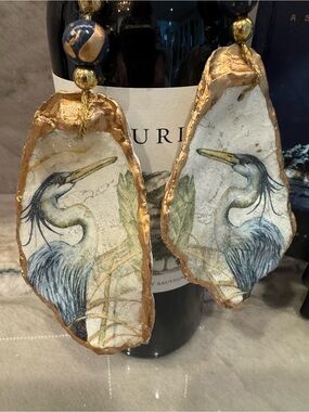 NC Hamdmade Oyster Shell Ornaments/ Wine Charm